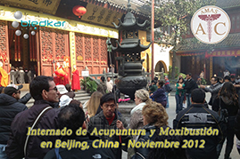 haciendo el recorrido en shanghai por un templo budista