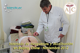 participante del curso de acupuntura visita a los internados en el hospital